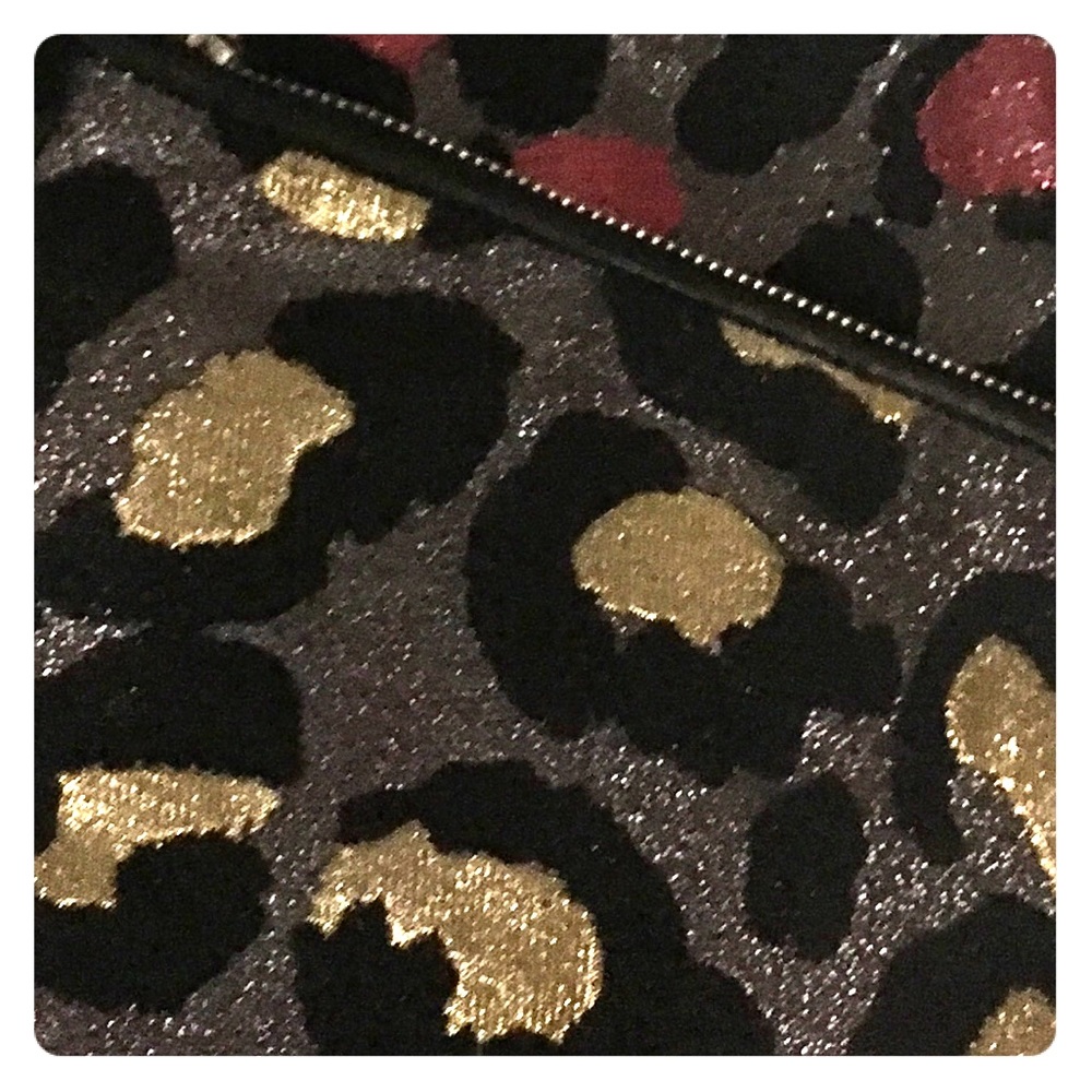 Marc Jacobs wristlet Leopard print Raspberry /Gold - Picture 3 of 5